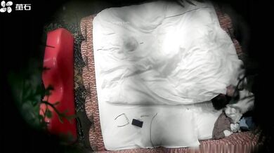 【萤石云破解】上帝视角偷窥白嫩的美女被男友操到受不了了